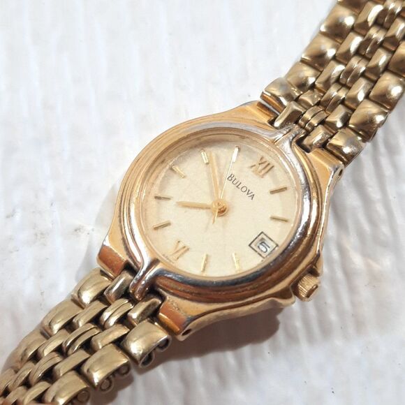 Vintage Bulova Women Watch Gold Stainless Steel‎ Water Resist Battery Date round main image 7
